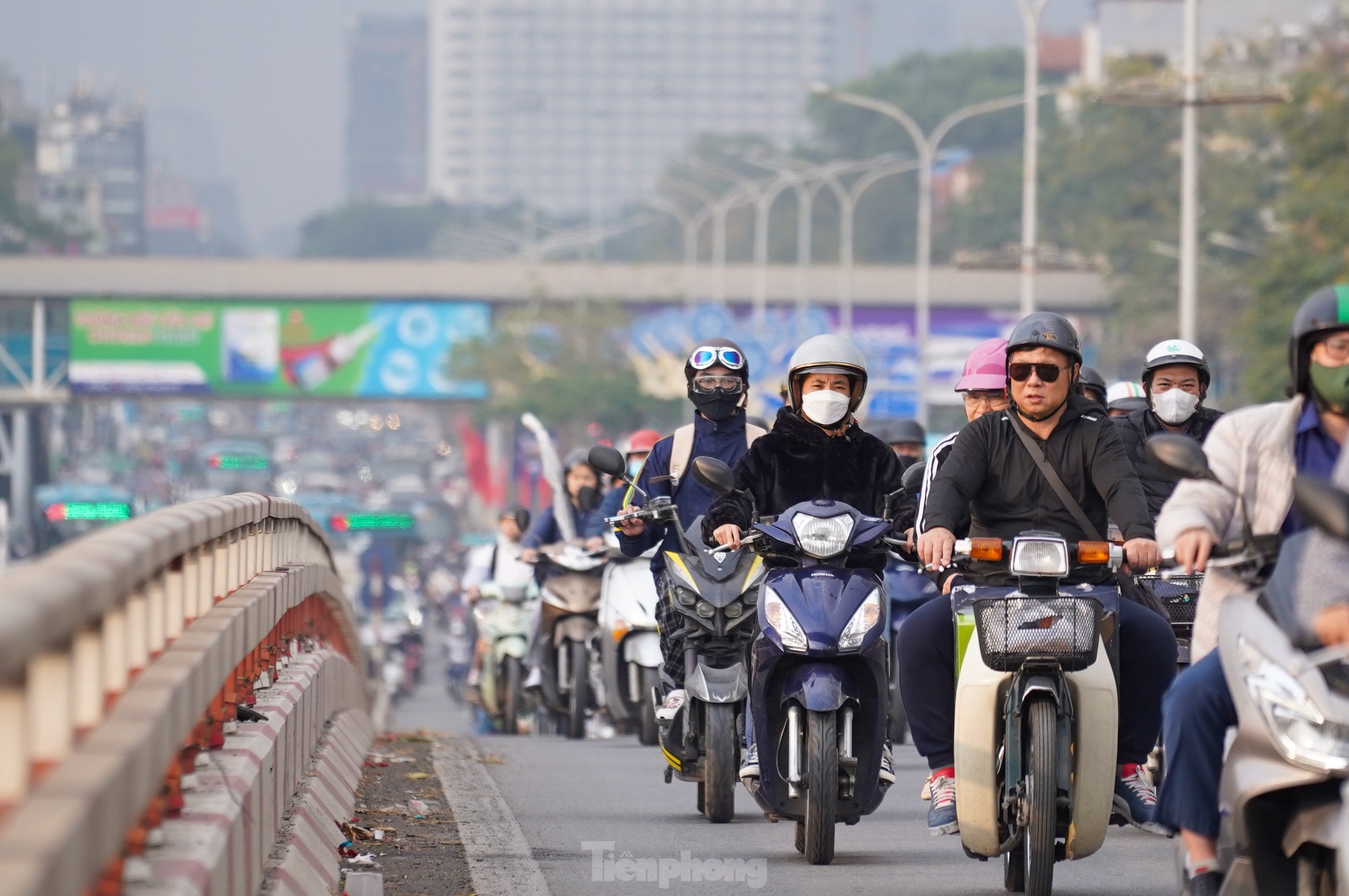 Giao thông Thủ đô 'căng như dây đàn' trong ngày làm việc cuối cùng ảnh 5