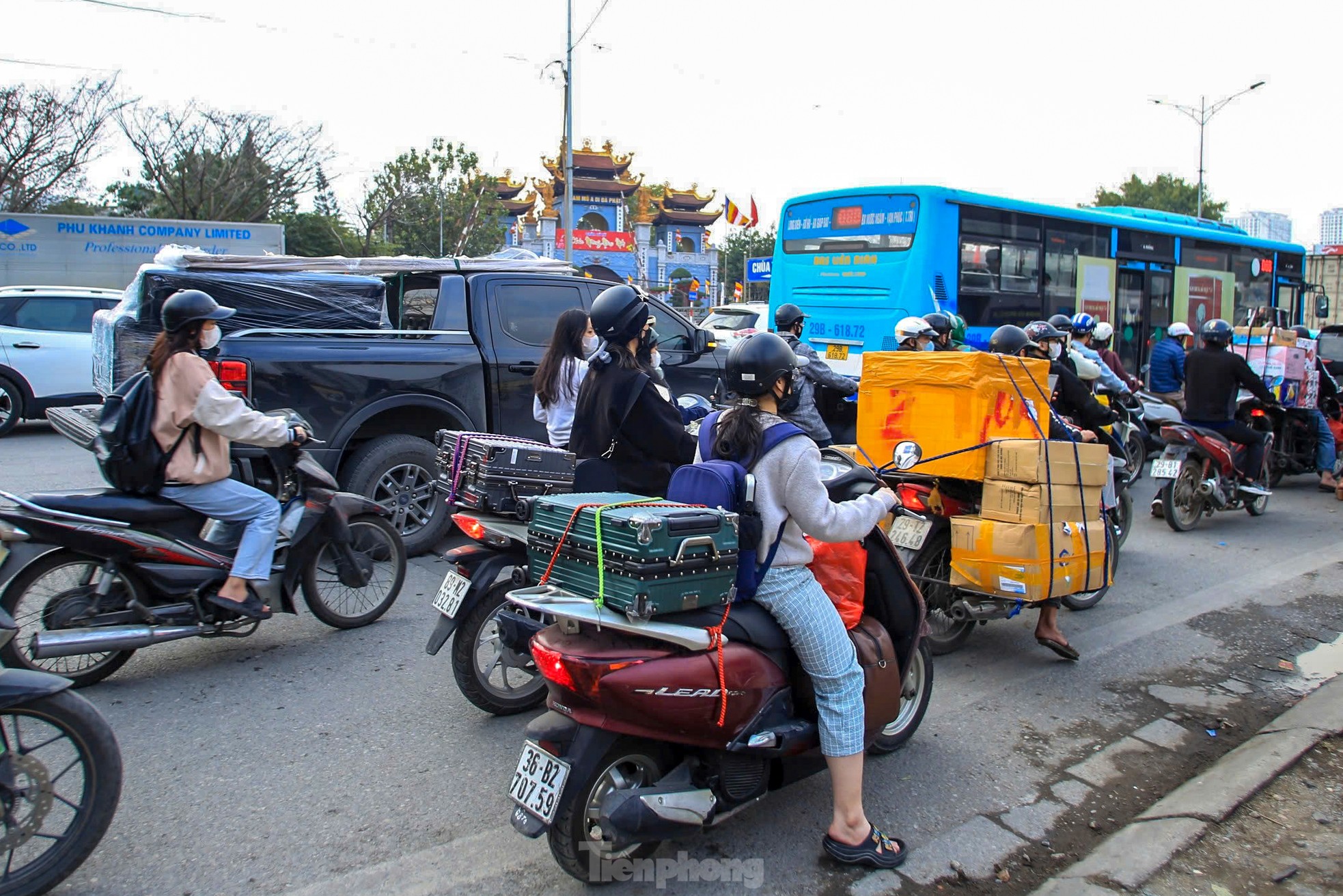 Giao thông Thủ đô 'căng như dây đàn' trong ngày làm việc cuối cùng ảnh 6