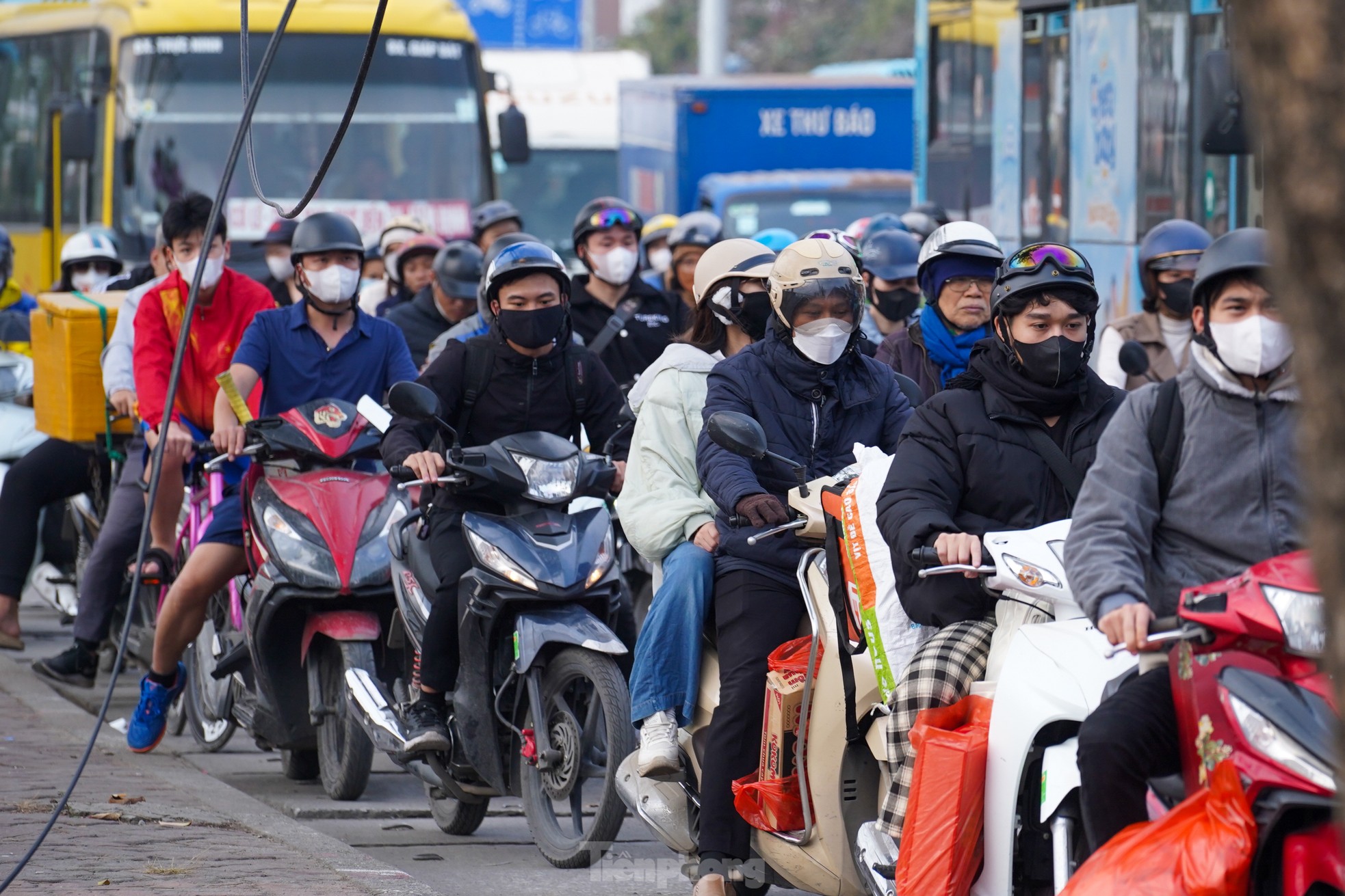 Giao thông Thủ đô 'căng như dây đàn' trong ngày làm việc cuối cùng ảnh 10