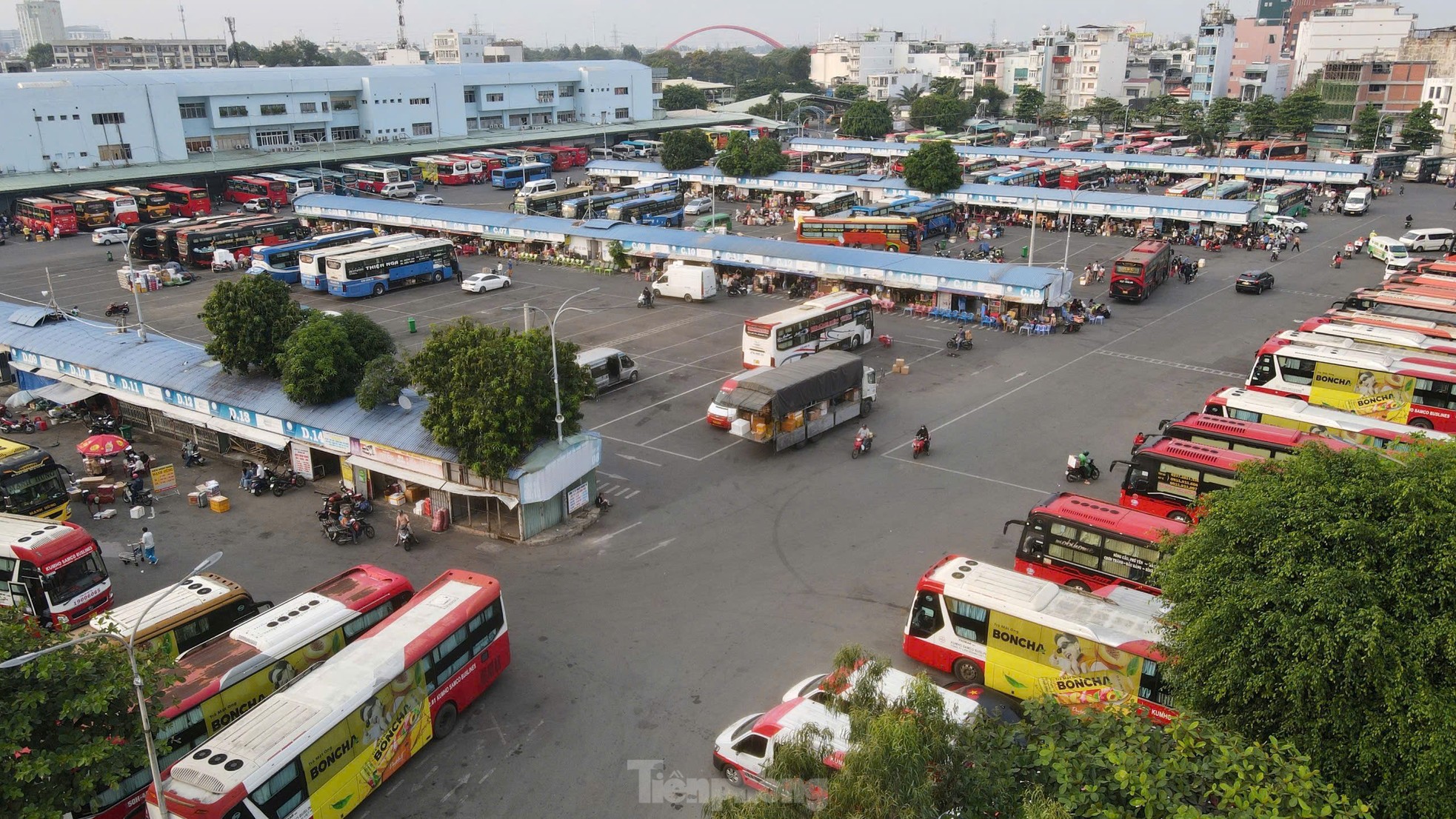 Sau ngày làm việc cuối năm, đông nghịt người dân rời TPHCM về quê đón Tết ảnh 10