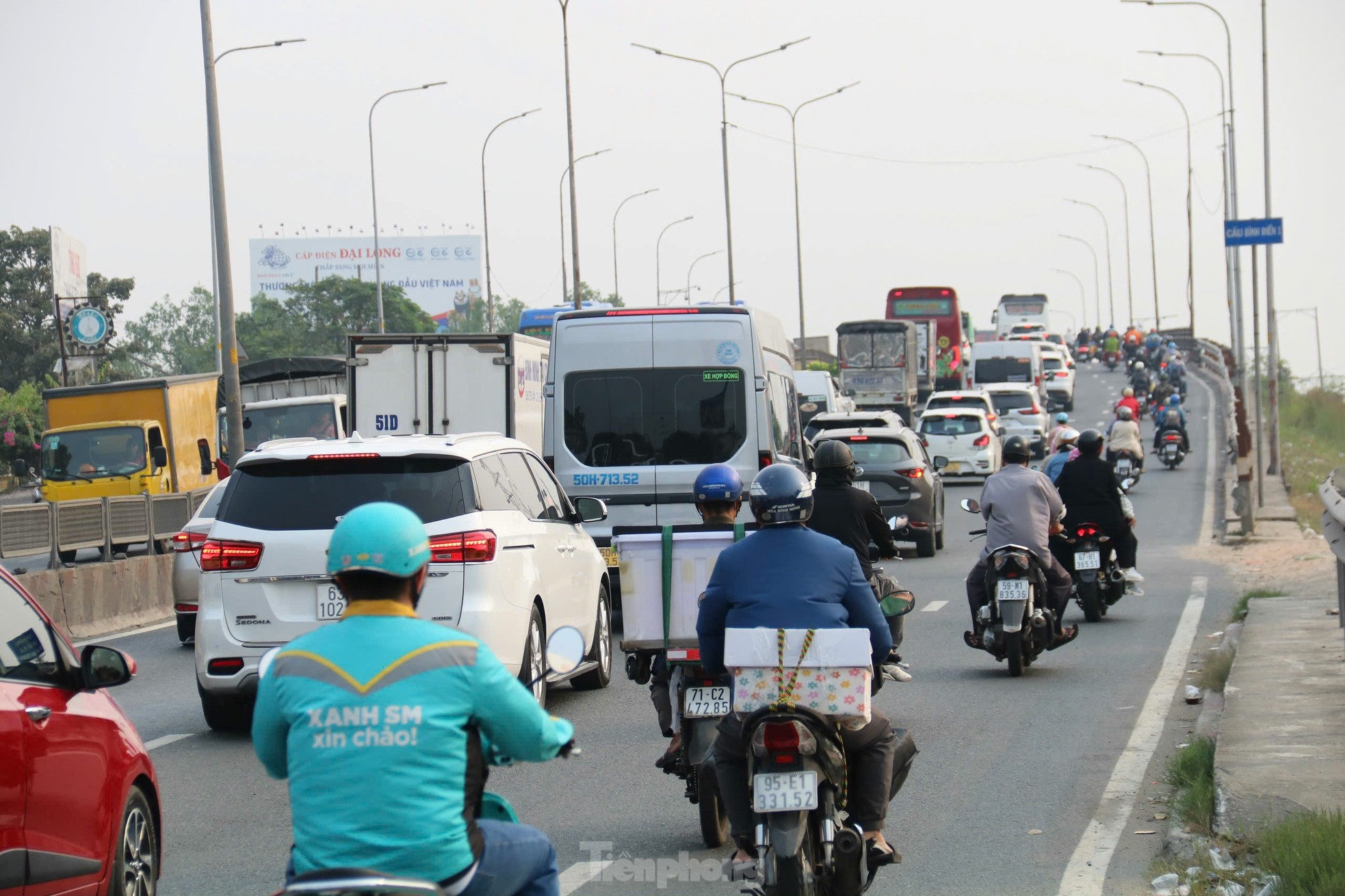 Sau ngày làm việc cuối năm, đông nghịt người dân rời TPHCM về quê đón Tết ảnh 21