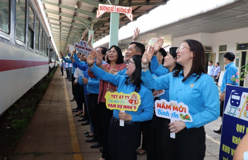 Sẽ tăng thêm chuyến tàu đưa công nhân về quê đón Tết vào năm tới