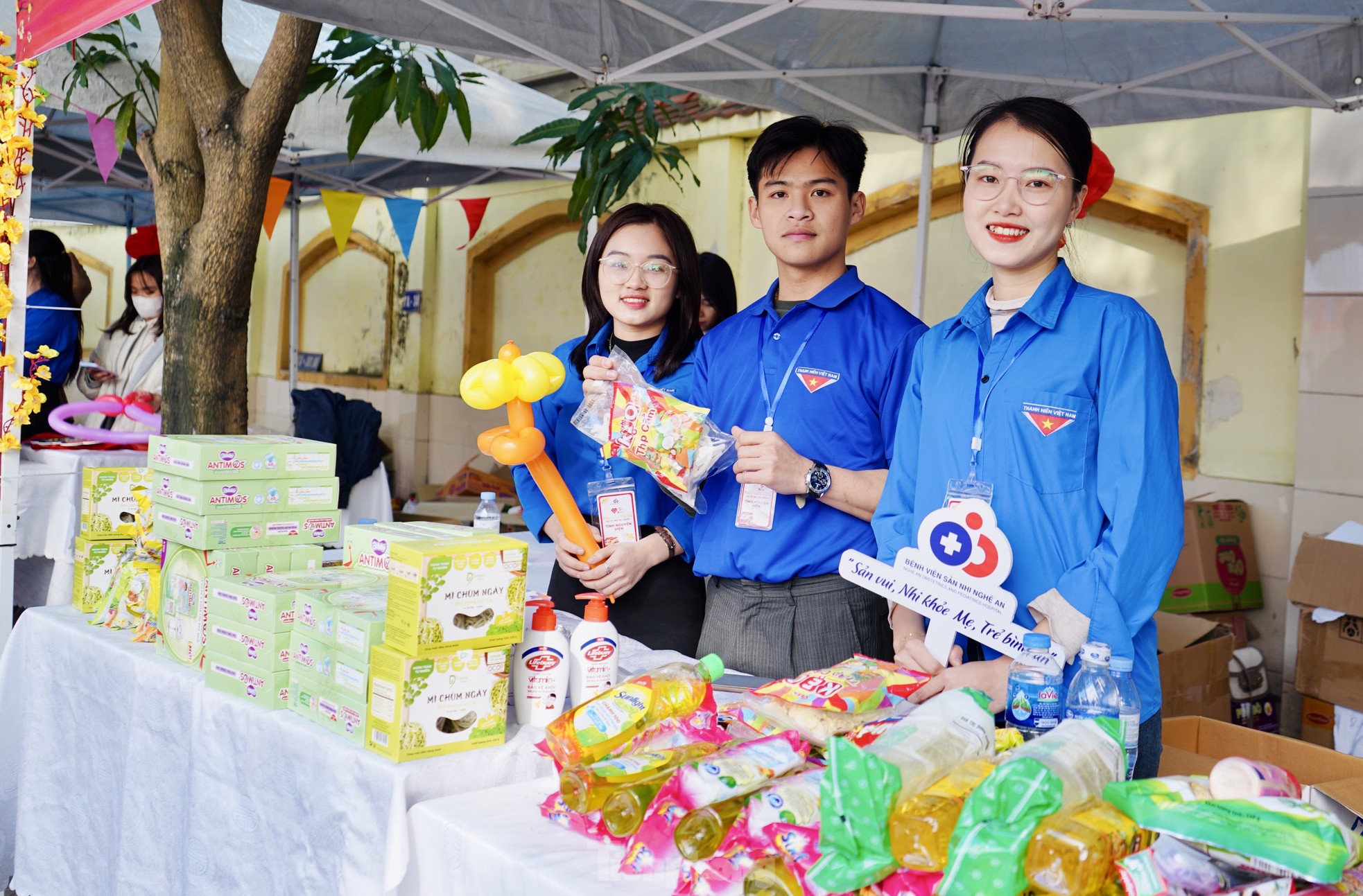 'Chợ 0 đồng', trao Tết yêu thương đến bệnh nhi nghèo ảnh 4