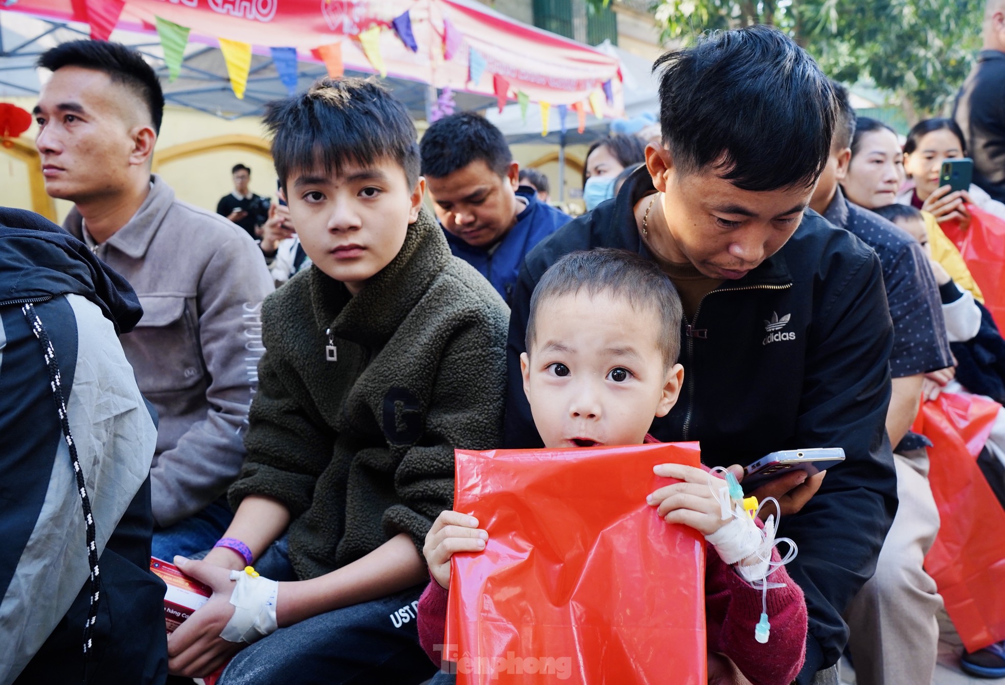 'Chợ 0 đồng', trao Tết yêu thương đến bệnh nhi nghèo ảnh 8