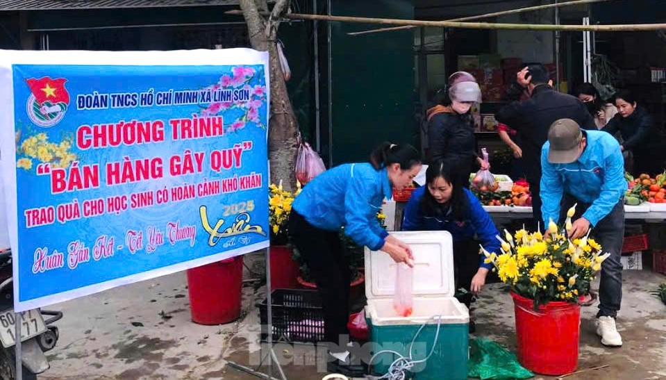 Thanh niên rửa xe, thu trăm triệu đồng gây quỹ từ thiện dịp Tết ảnh 4