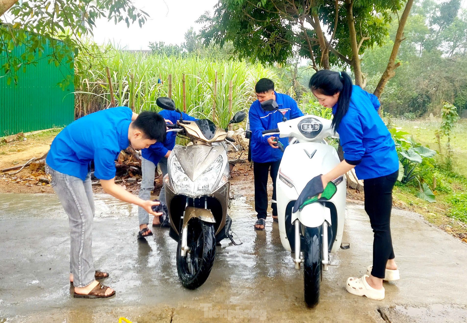 Thanh niên rửa xe, thu trăm triệu đồng gây quỹ từ thiện dịp Tết ảnh 8