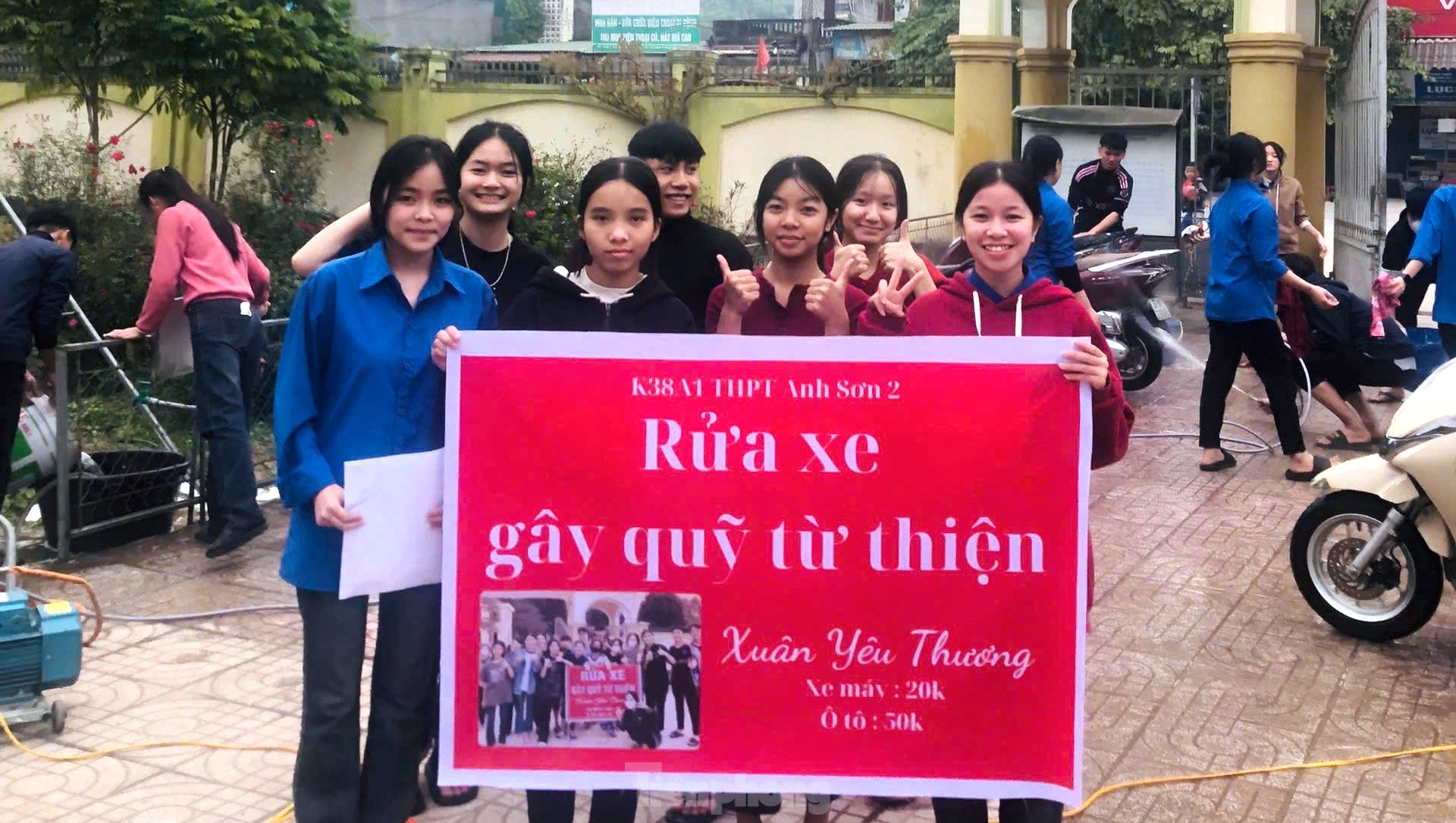 Thanh niên rửa xe, thu trăm triệu đồng gây quỹ từ thiện dịp Tết ảnh 13