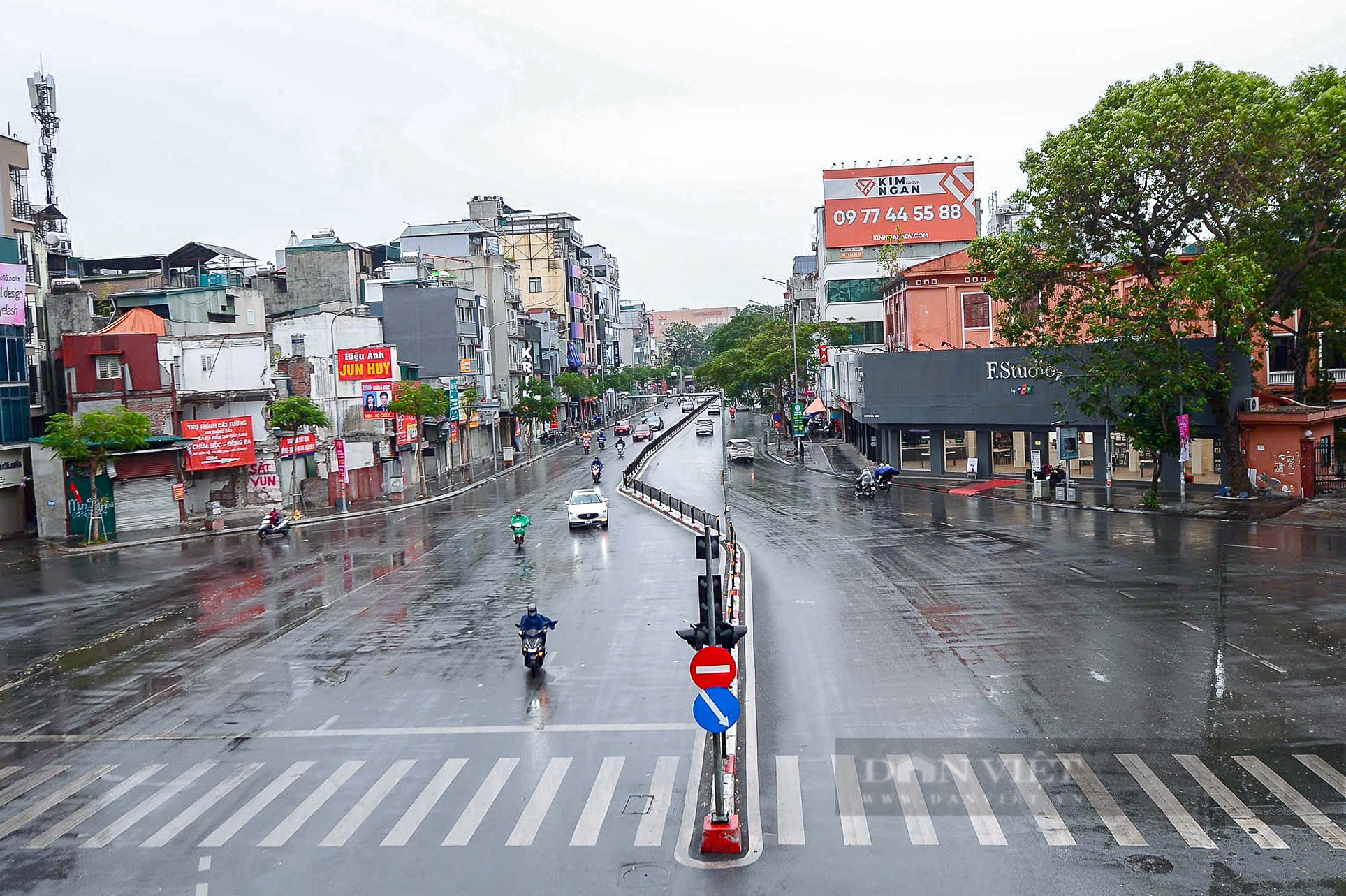 Cửa ngõ Hà Nội vẫn ùn dài, các tuyến phố trong nội đô thông thoáng khác lạ ngày 27 Tết - Ảnh 16.