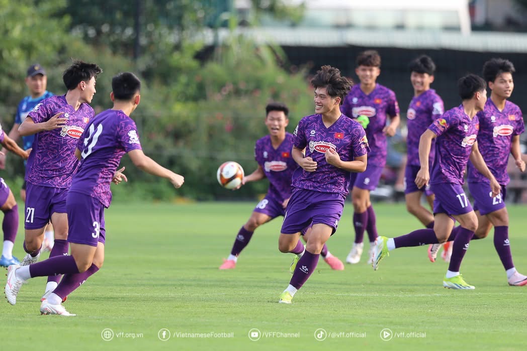 Cả Đông Nam Á ‘vỗ tay’ ủng hộ U.22 đá SEA Games, ông Kim sớm lên kịch bản
- Ảnh 2.