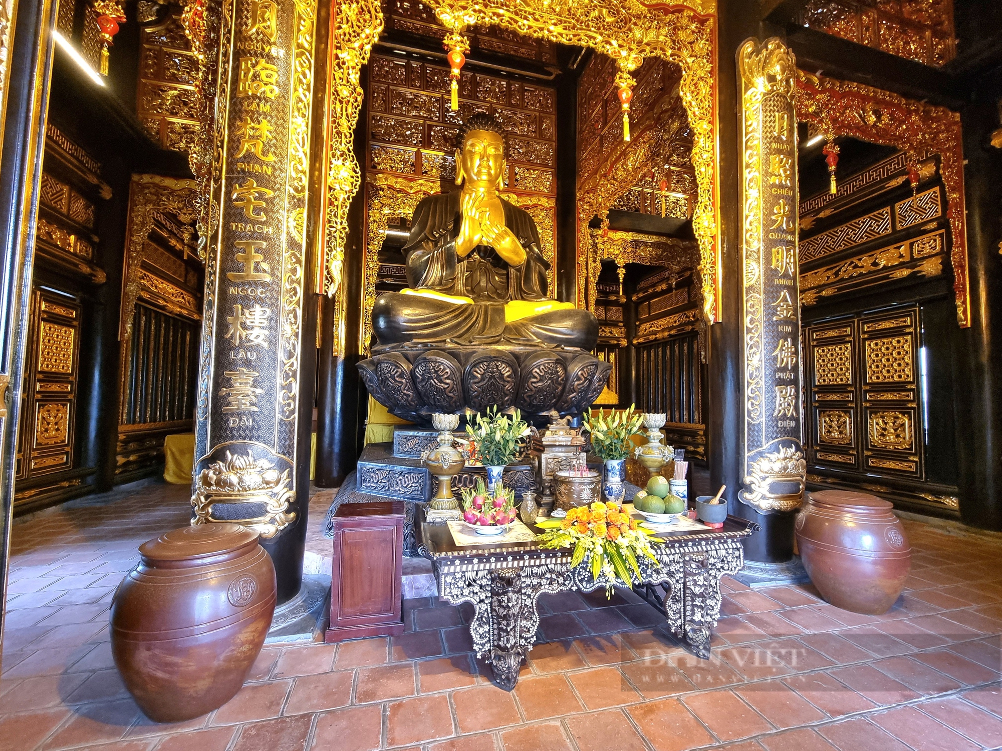 Cận cảnh ngôi chùa dát vàng độc đáo ở Ninh Bình - Ảnh 4.
