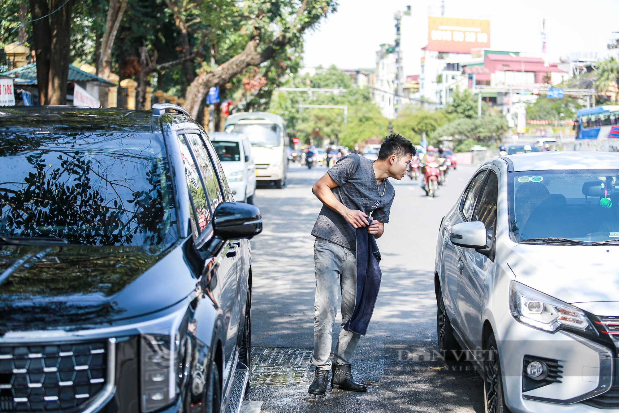 Giá rửa xe ô tô tăng gấp 5 lần ngày thường, chủ gara ô tô kiếm bộn tiền ngày cận Tết - Ảnh 3.