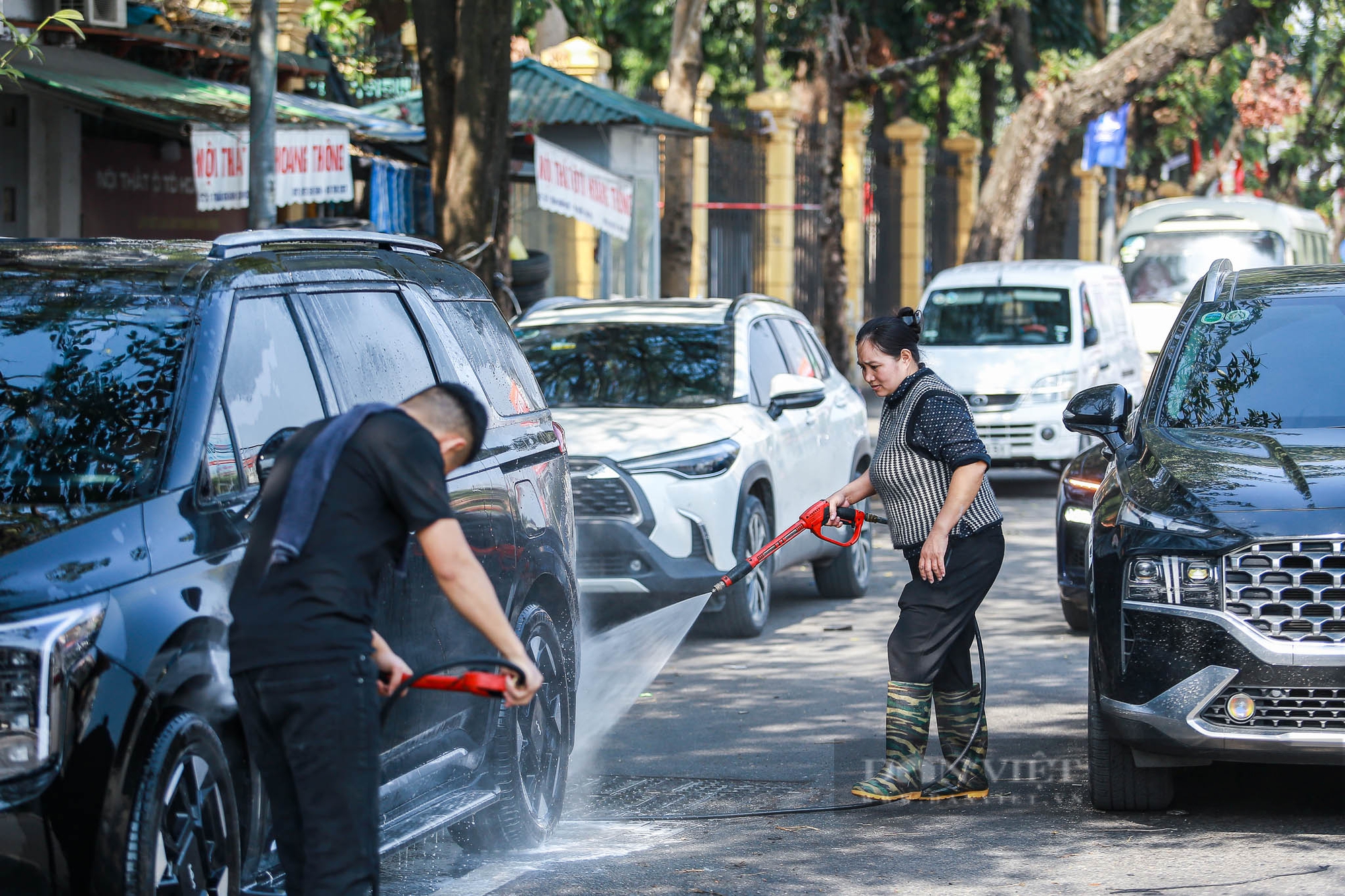 Giá rửa xe ô tô tăng gấp 5 lần ngày thường, chủ gara ô tô kiếm bộn tiền ngày cận Tết - Ảnh 7.