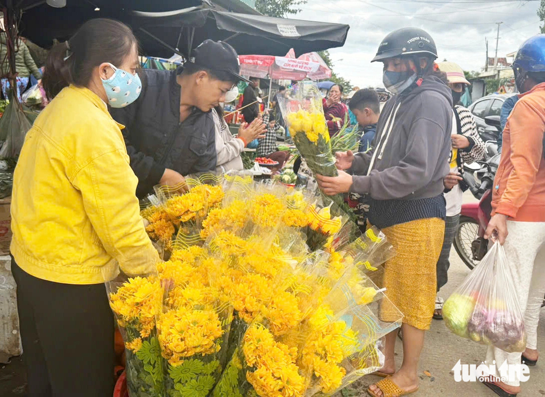 Họp chợ đông vui buổi chiều, thương nhớ chợ quê ngày cận Tết - Ảnh 12.