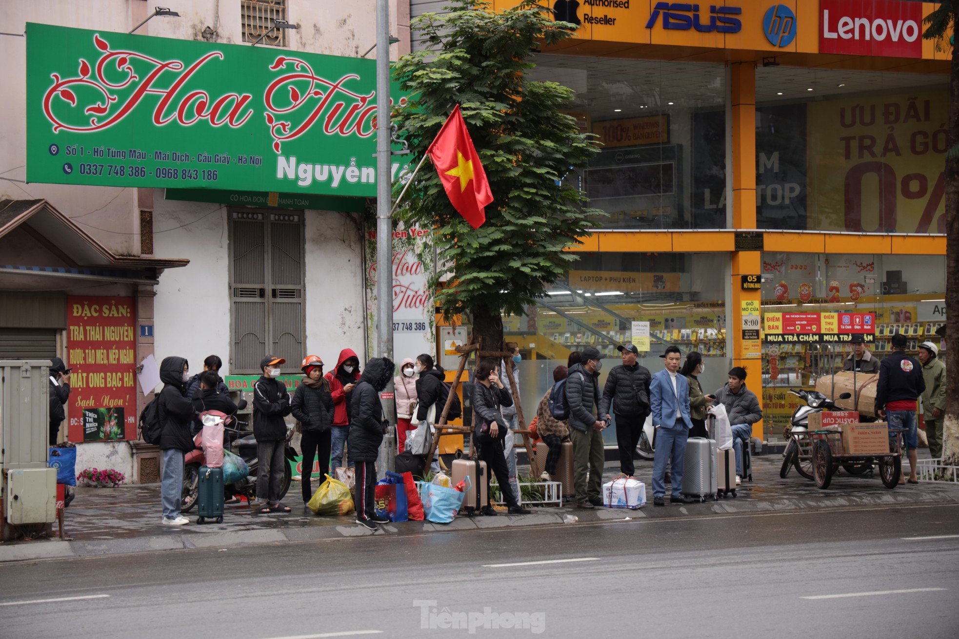 Xe dù, bến cóc hoành hành dịp Tết ở Hà Nội ảnh 6