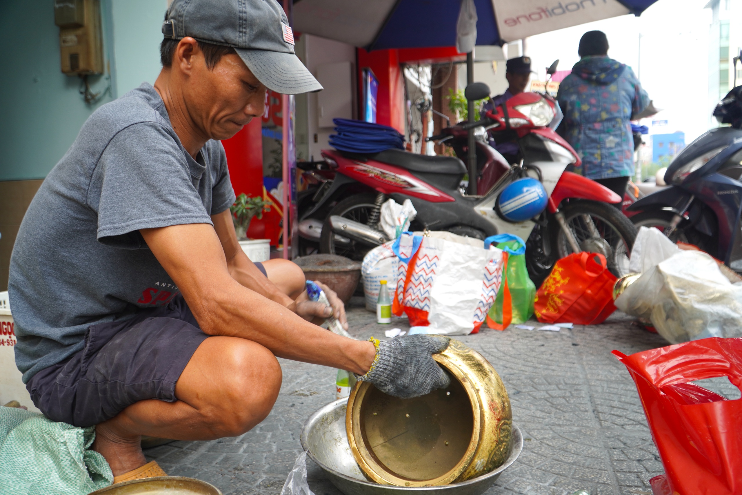 Nghề đánh bóng lư đồng 