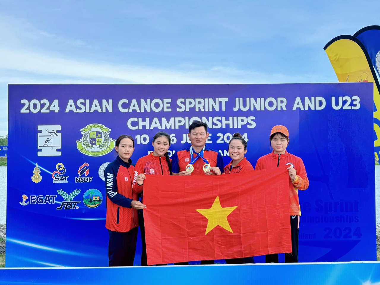 Gác lại nỗi buồn đơn vị chủ quản, Nguyễn Thị Hương về quê đón Tết cùng gia đình- Ảnh 3. Gác lại nỗi buồn đơn vị chủ quản, Nguyễn Thị Hương về quê đón Tết cùng gia đình- Ảnh 3.
