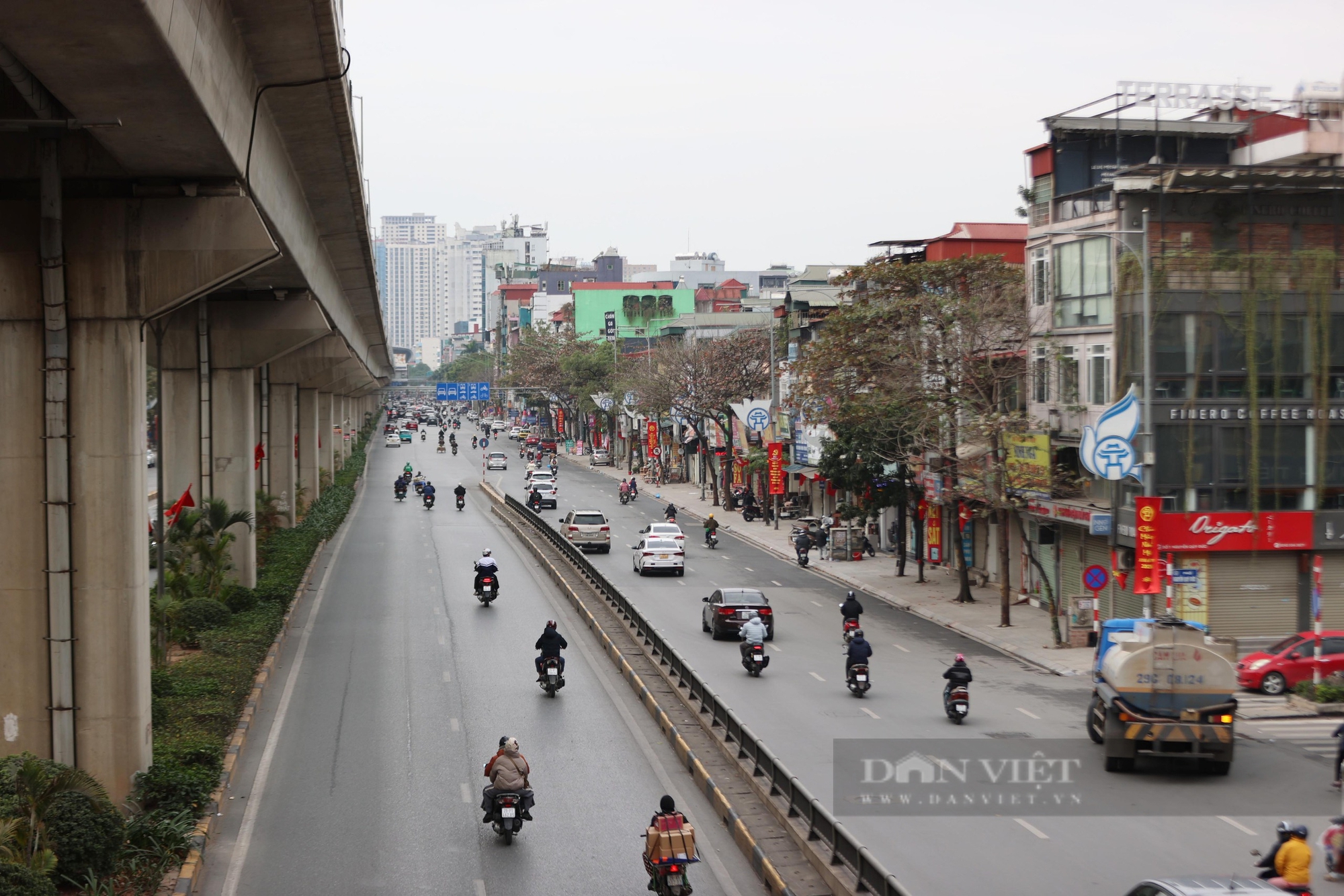 Những điểm nóng giao thông ở Thủ đô trông ra sao trong ngày 29 Tết Nguyên đán 2025? - Ảnh 4.