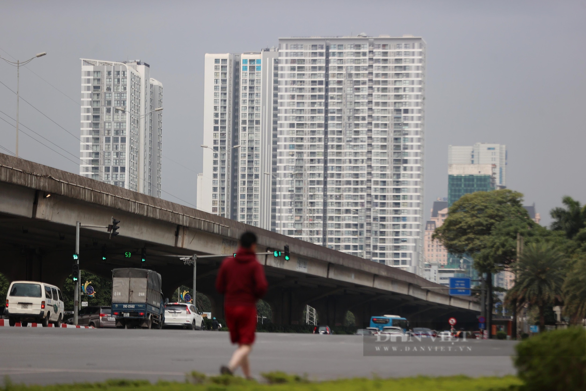 Những điểm nóng giao thông ở Thủ đô trông ra sao trong ngày 29 Tết Nguyên đán 2025? - Ảnh 5.