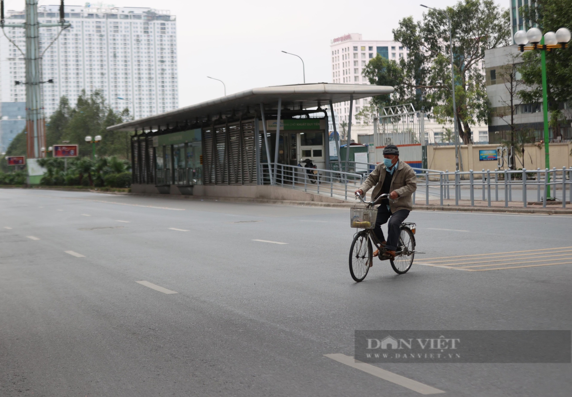 Những điểm nóng giao thông ở Thủ đô trông ra sao trong ngày 29 Tết Nguyên đán 2025? - Ảnh 8.