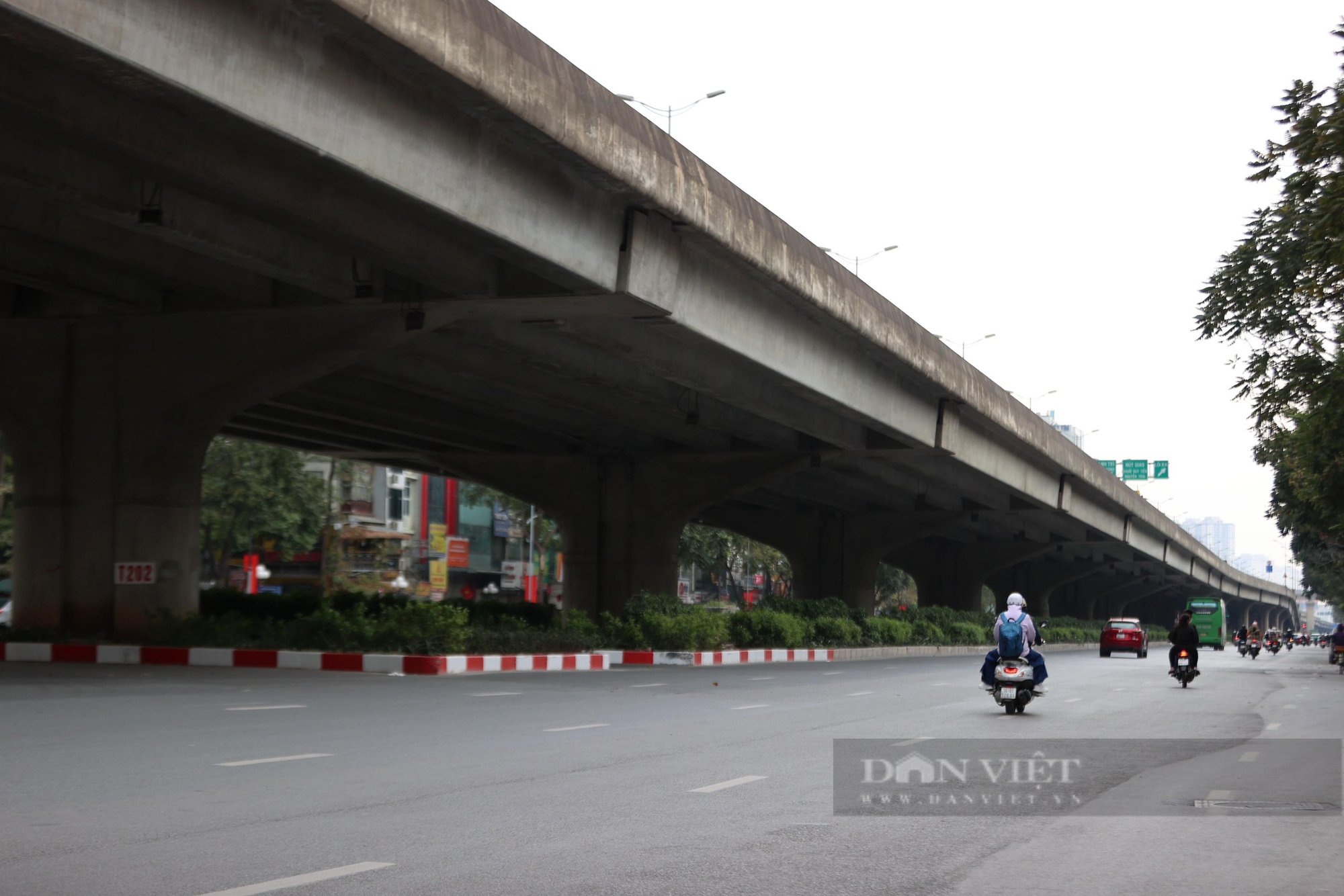 Những điểm nóng giao thông ở Thủ đô trông ra sao trong ngày 29 Tết Nguyên đán 2025? - Ảnh 11.