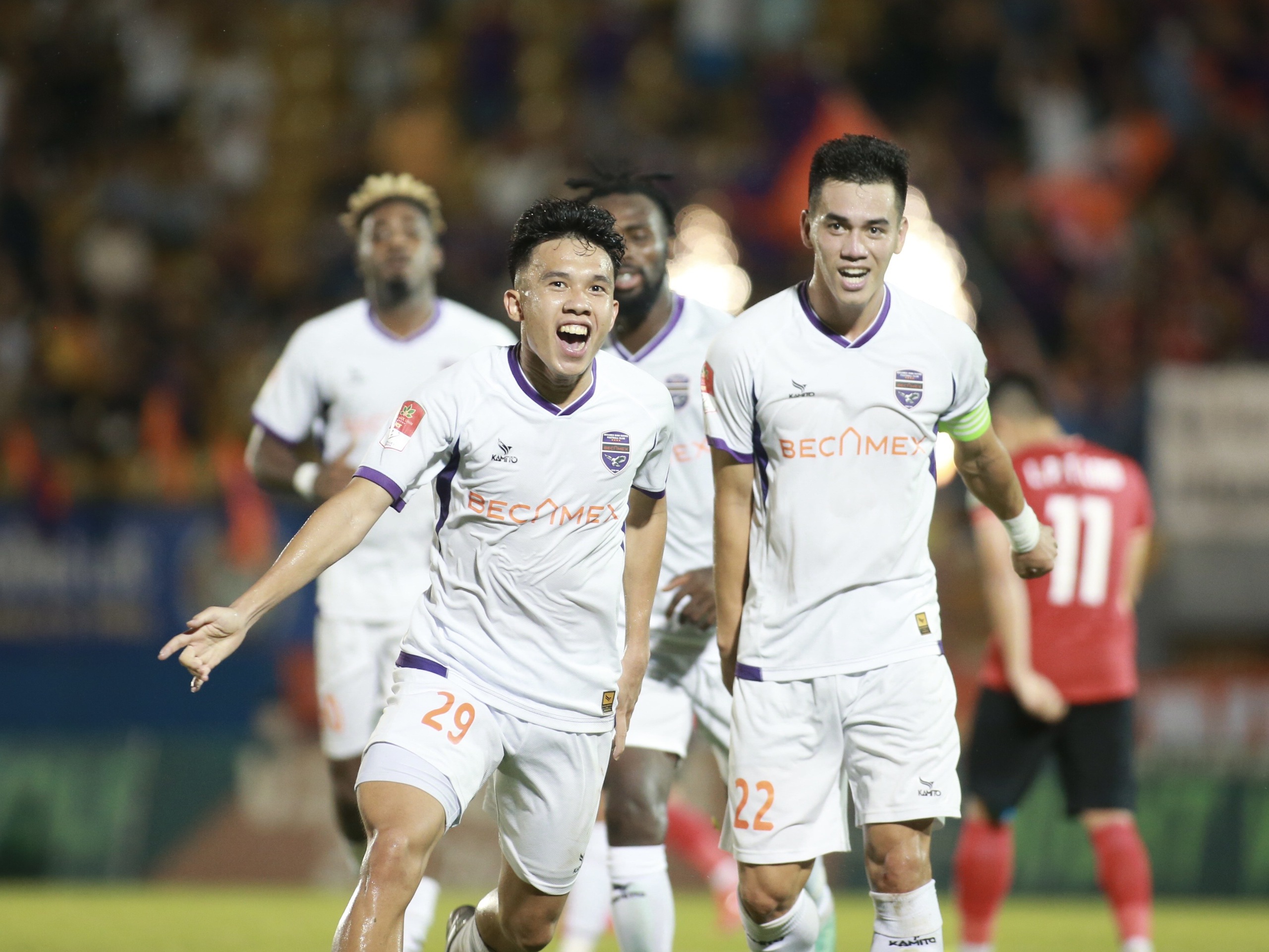 Đi tìm cầu thủ tuổi Tỵ đắt giá nhất V-League, có nhân vật dễ gây nhầm lẫn! - Ảnh 2. Đi tìm cầu thủ tuổi Tỵ đắt giá nhất V-League, có nhân vật dễ gây nhầm lẫn! - Ảnh 2.