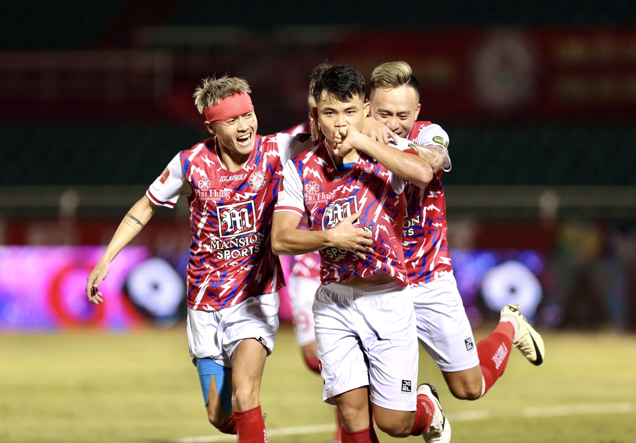 Đi tìm cầu thủ tuổi Tỵ đắt giá nhất V-League, có nhân vật dễ gây nhầm lẫn! - Ảnh 4. Đi tìm cầu thủ tuổi Tỵ đắt giá nhất V-League, có nhân vật dễ gây nhầm lẫn! - Ảnh 4.