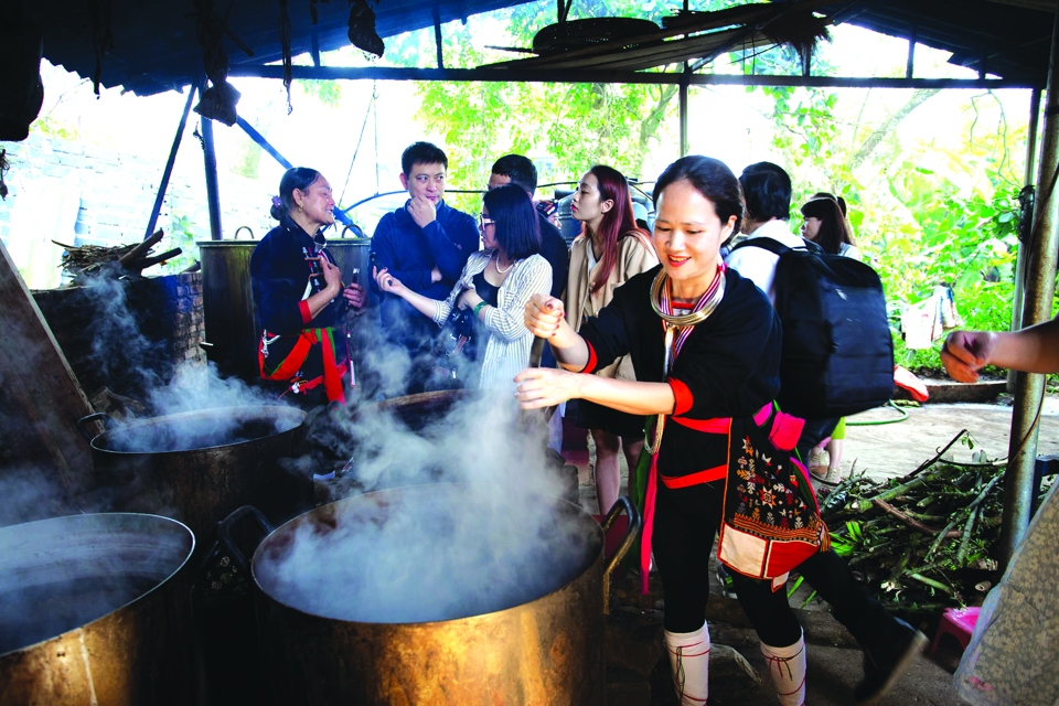 Mô hình “Điểm đến du lịch cộng đồng bản Miền” (Ba Vì) của các dân tộc thiểu số đầu tiên trên địa bàn  Hà Nội   Ảnh: Mộc Miên