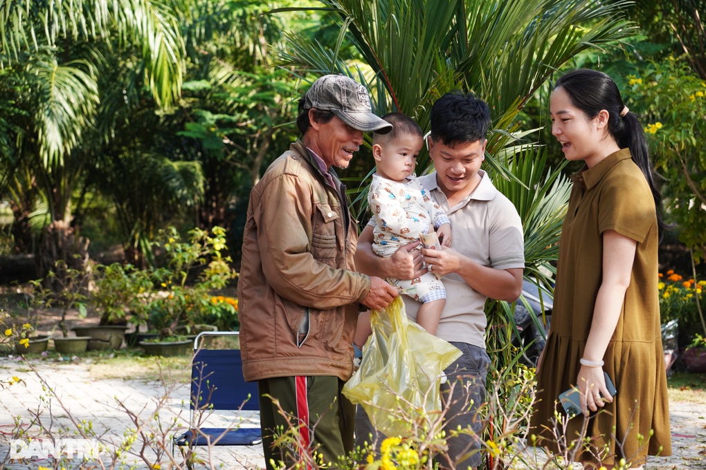 500 chậu quất Tết được giải cứu trong đêm và tình người ngày cuối năm - 5