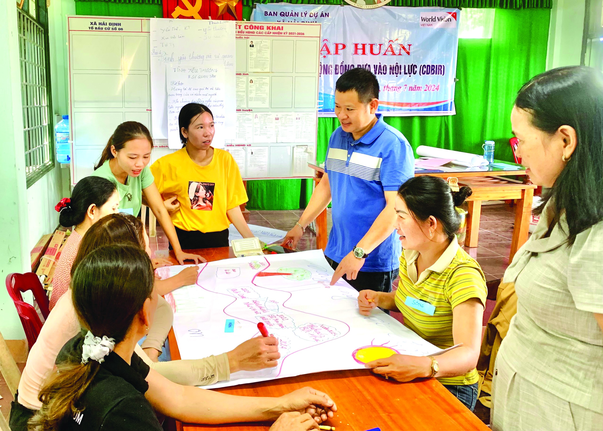 Người dân tham gia buổi tập huấn “Phát triển cộng đồng dựa vào nội lực” trong khuôn khổ Dự án THRIVE 2030. (Ảnh: WVIV)