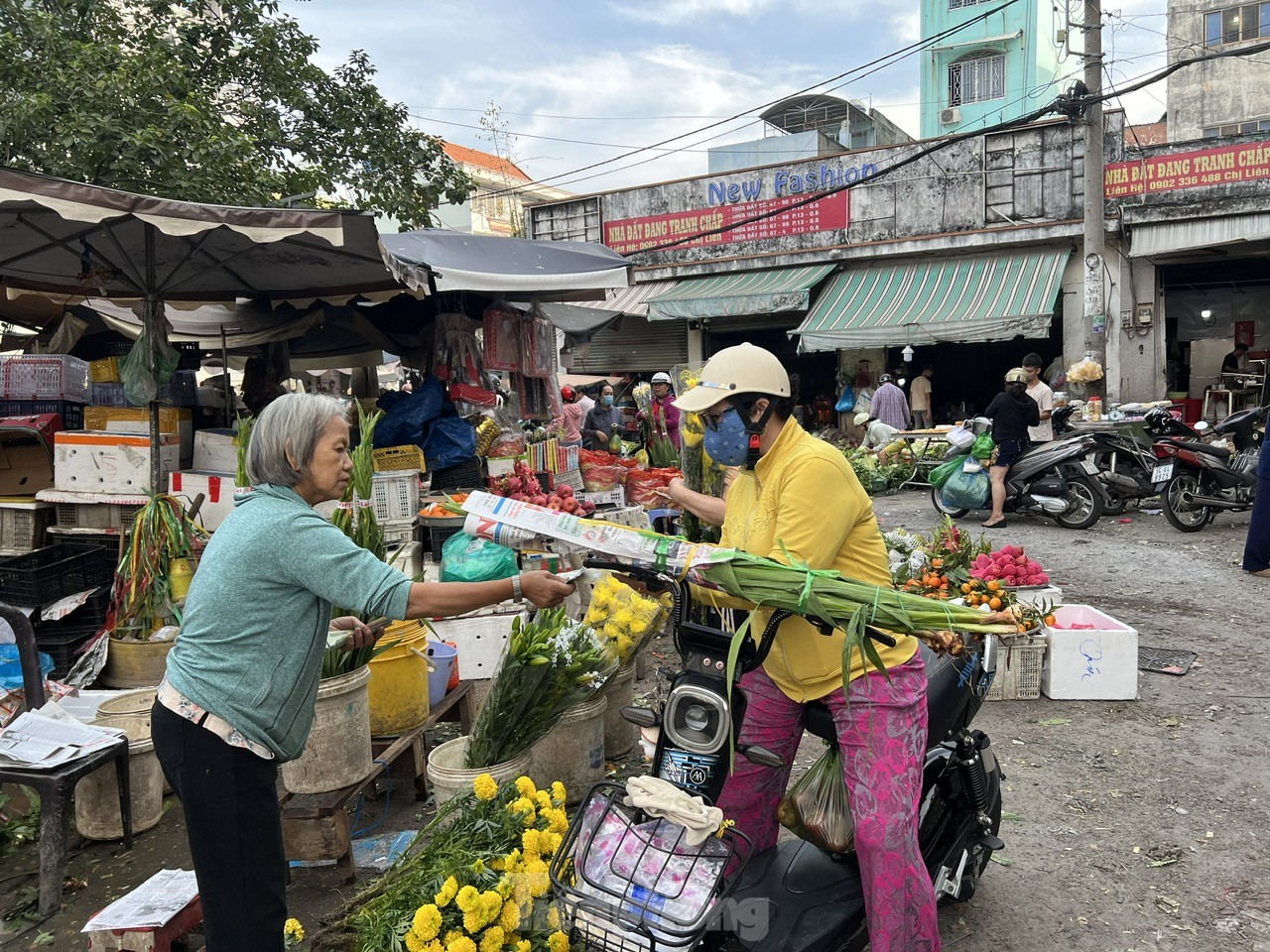 Thực phẩm mùng 2 Tết giá tăng nhẹ vẫn hút khách ảnh 5