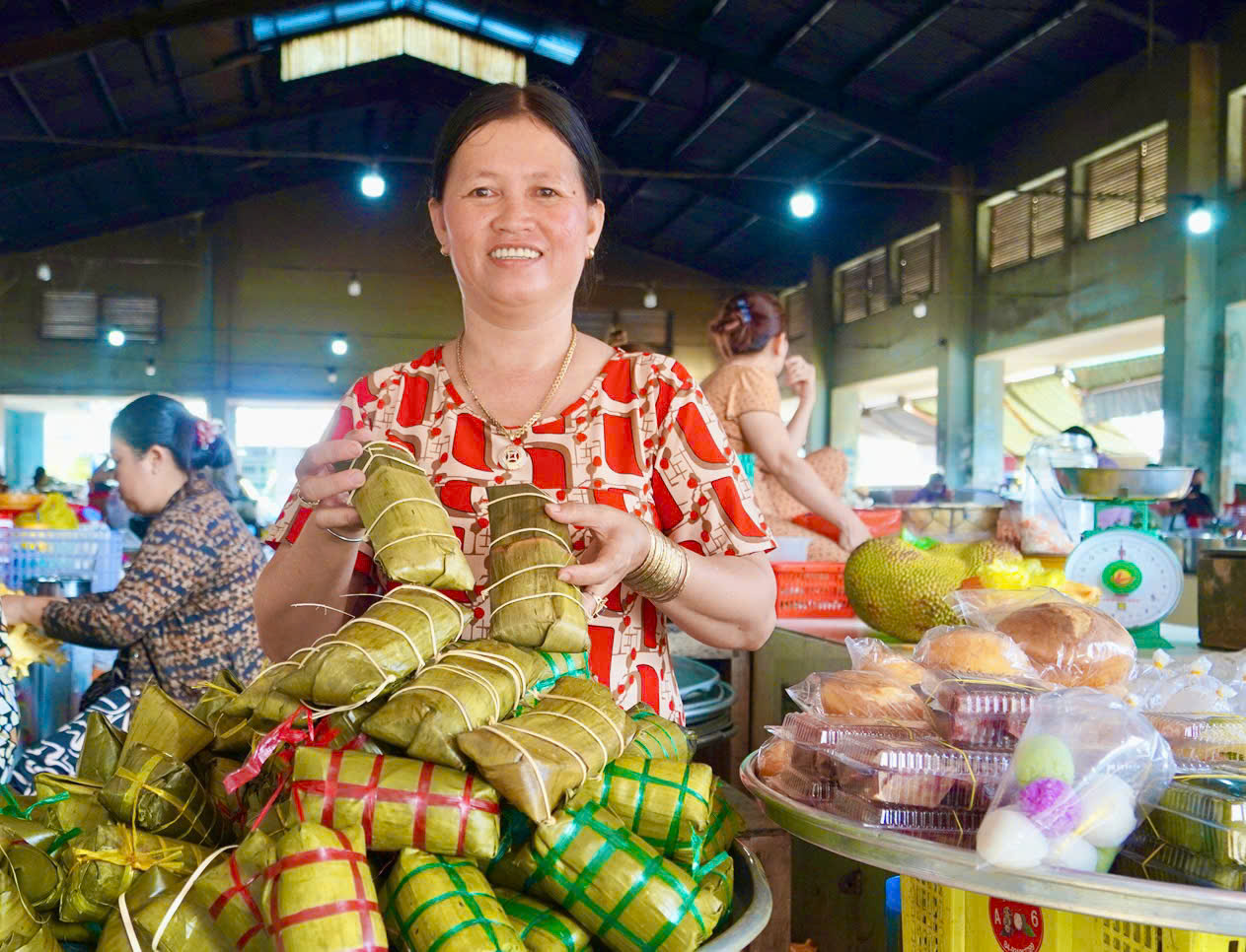 Độc đáo bánh tét mặt trăng, bánh tét bắp- Ảnh 4.