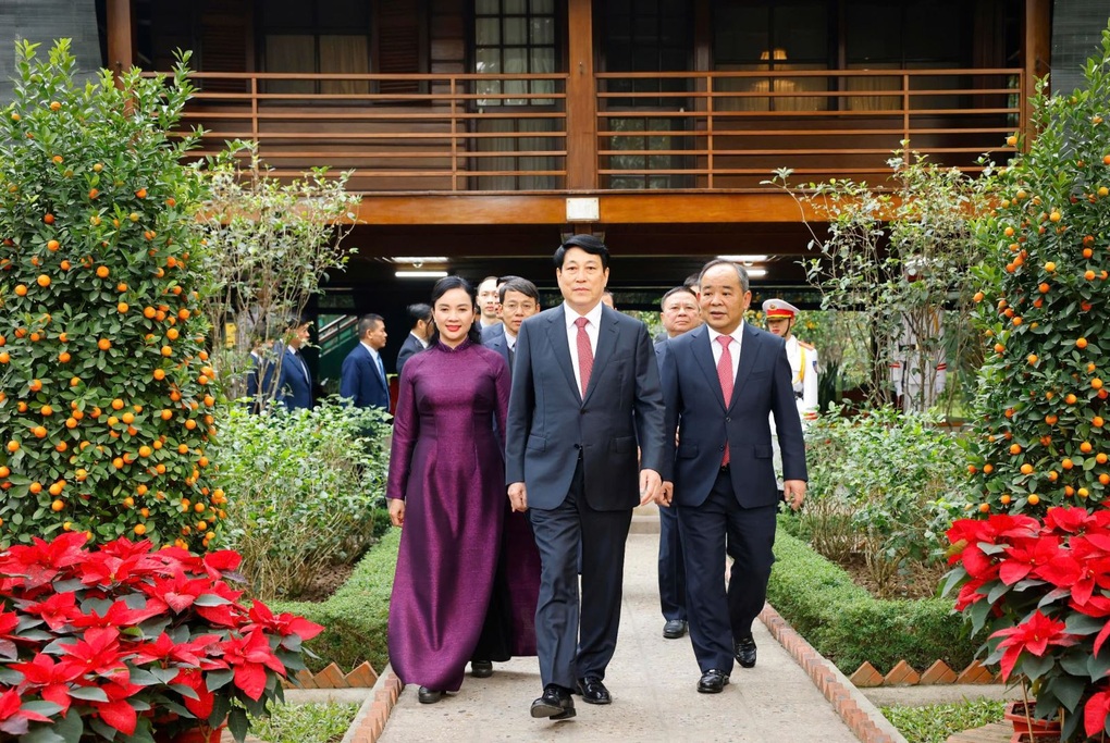 Chủ tịch nước dâng hương tưởng niệm Chủ tịch Hồ Chí Minh ngày đầu xuân mới - 4 Chủ tịch nước dâng hương tưởng niệm Chủ tịch Hồ Chí Minh ngày đầu xuân mới - 4
