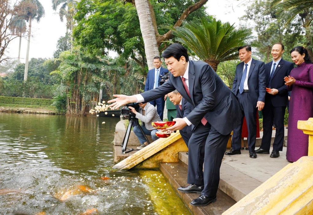 Chủ tịch nước dâng hương tưởng niệm Chủ tịch Hồ Chí Minh ngày đầu xuân mới - 5 Chủ tịch nước dâng hương tưởng niệm Chủ tịch Hồ Chí Minh ngày đầu xuân mới - 5