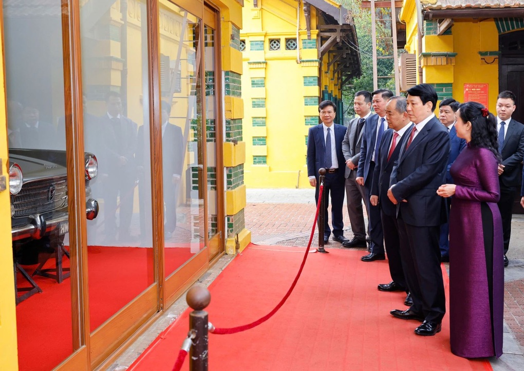 Chủ tịch nước dâng hương tưởng niệm Chủ tịch Hồ Chí Minh ngày đầu xuân mới - 6 Chủ tịch nước dâng hương tưởng niệm Chủ tịch Hồ Chí Minh ngày đầu xuân mới - 6