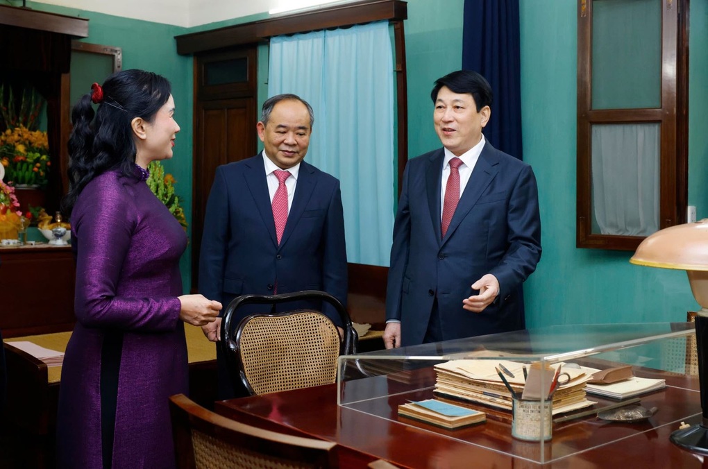 Chủ tịch nước dâng hương tưởng niệm Chủ tịch Hồ Chí Minh ngày đầu xuân mới - 7 Chủ tịch nước dâng hương tưởng niệm Chủ tịch Hồ Chí Minh ngày đầu xuân mới - 7