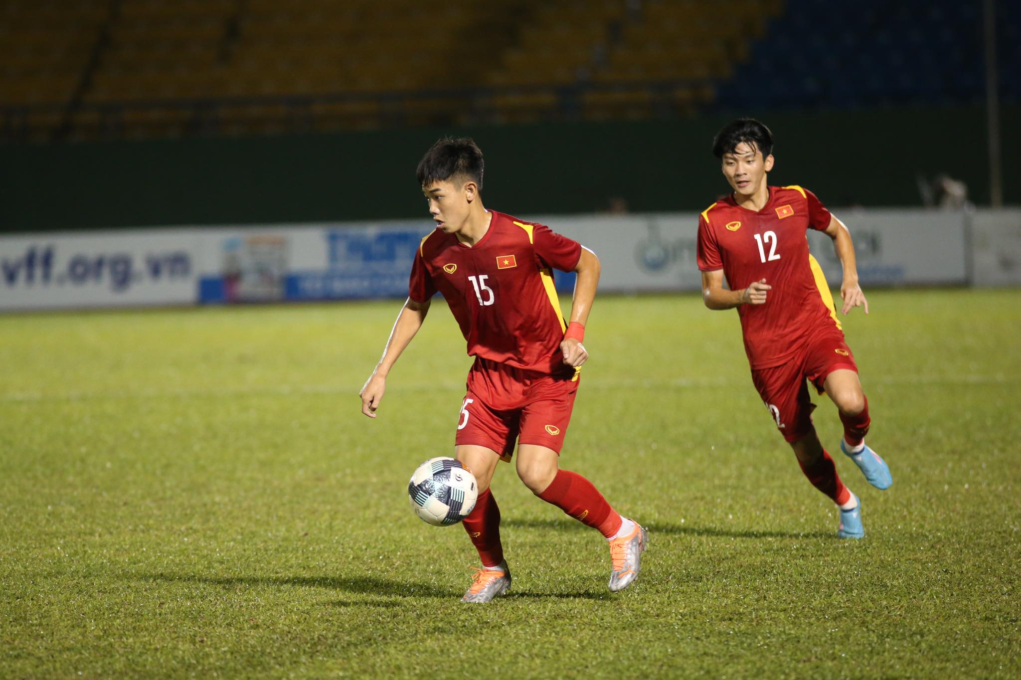 HLV Kim Sang-sik đau đáu nỗi lo lớn: Hậu vệ trái ở đâu, anh xuất hiện đi!- Ảnh 3.