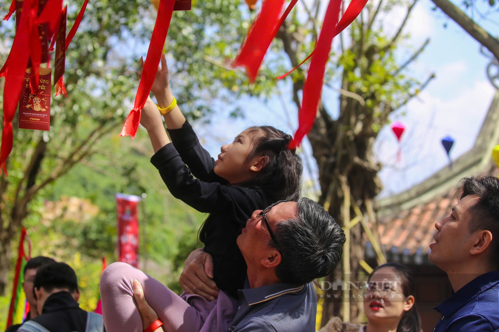 Đà Nẵng: Người dân đổ về các điểm vui chơi hái lộc, xin chữ... ngày mùng 3 Tết- Ảnh 3.