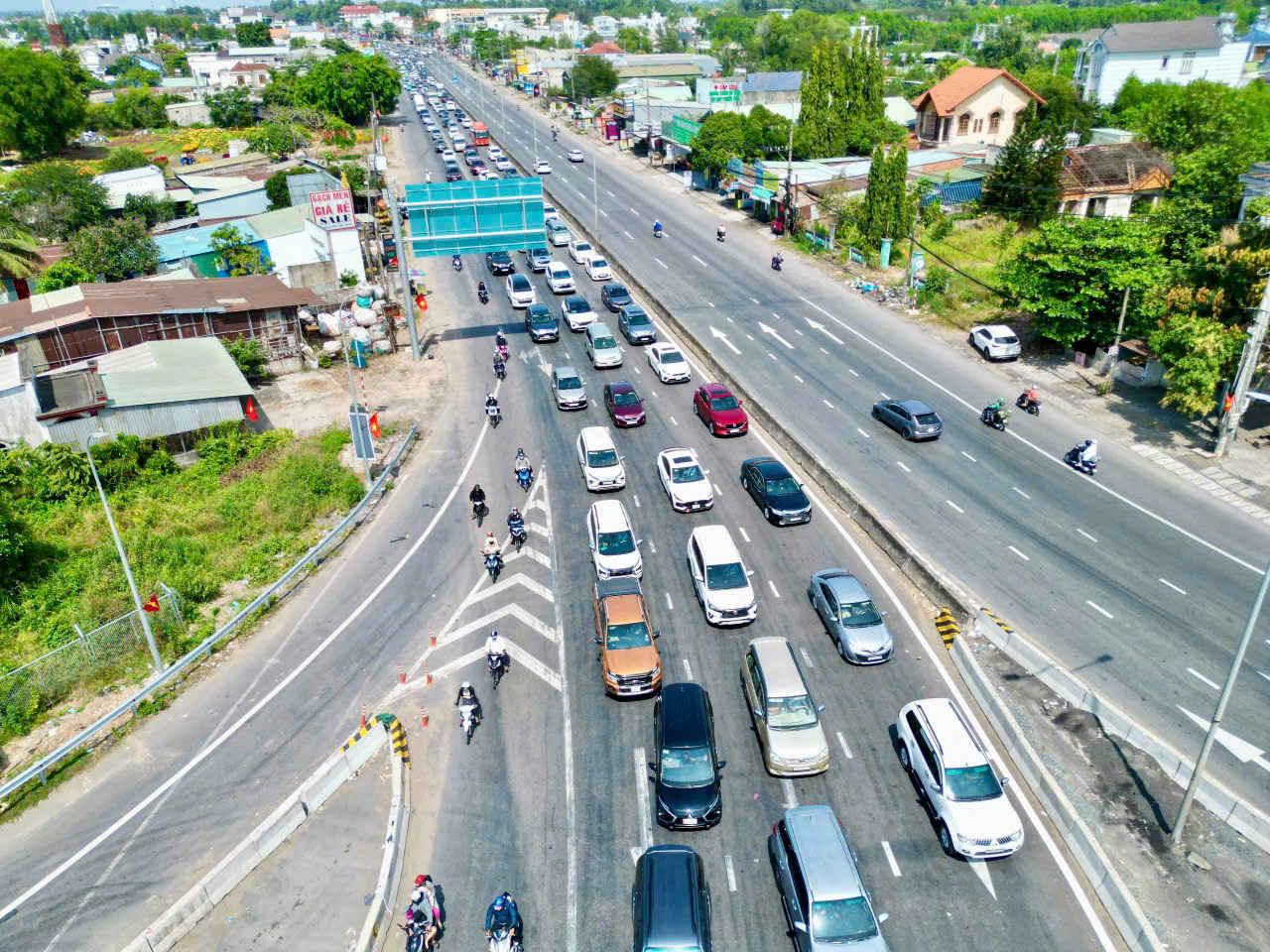 Vũng Tàu: Du khách kín đường ngày Mùng 3 Tết- Ảnh 3.