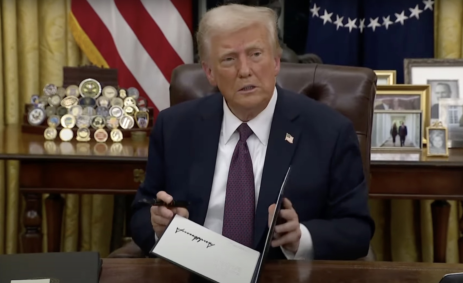 22 bang do dang dan chu lanh dao kien sac lenh xoa quyen cong dan cua ong trump hinh 1