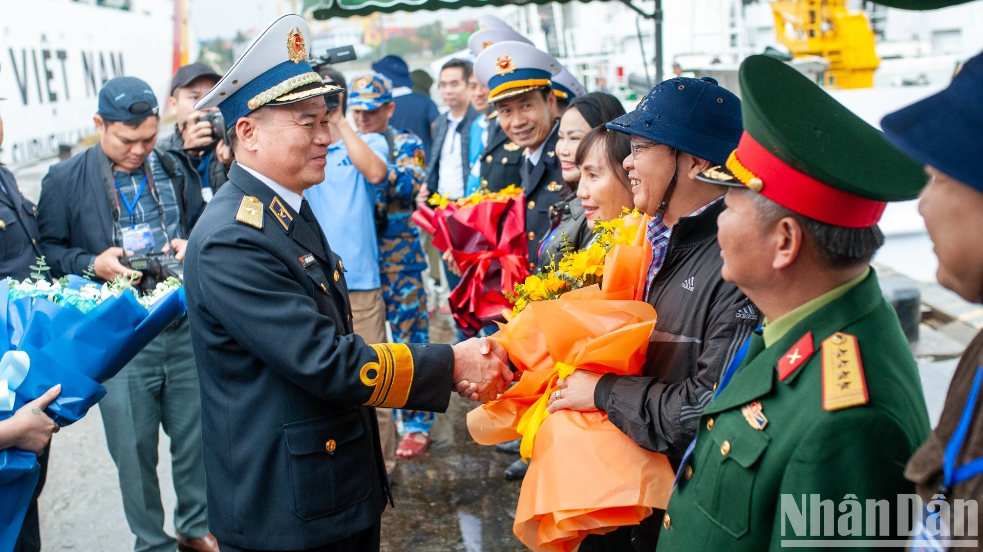 [Ảnh] Khởi hành chuyến đi chúc Tết quân và dân huyện đảo Cồn Cỏ và Lý Sơn ảnh 1