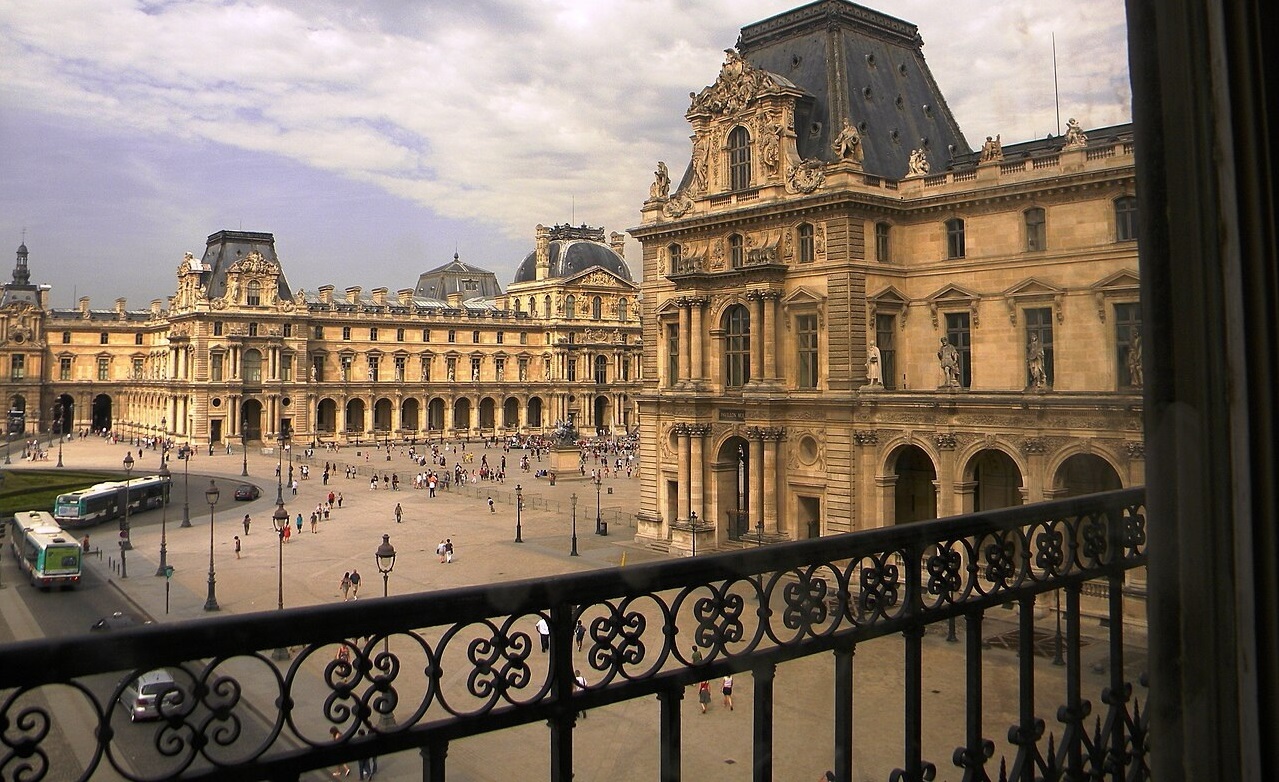 bao tang louvre o paris keu cuu hinh 1