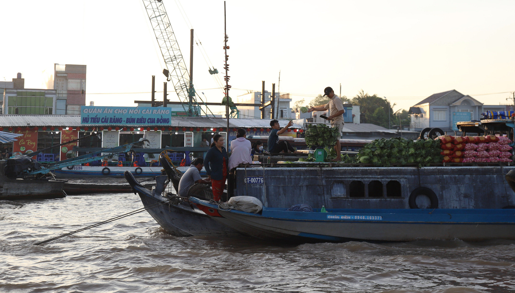 Tổ chức chợ hoa xuân ở chợ nổi Cái Răng, miễn phí mặt bằng, điện, nước - Ảnh 1.