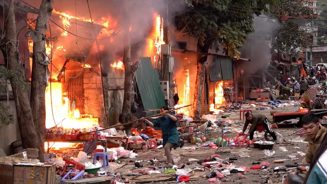 Hà Giang: Cháy lớn tại Chợ trung tâm huyện Yên Minh- Ảnh 1. Hà Giang: Cháy lớn tại Chợ trung tâm huyện Yên Minh- Ảnh 1.