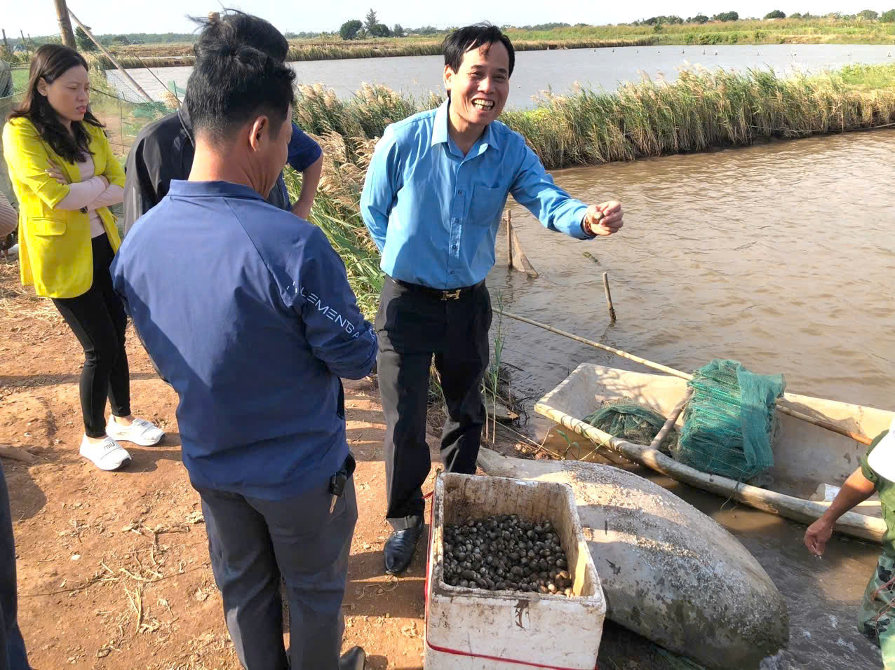 Thả sò huyết, tôm sú ở chung ao, nông dân Ninh Bình nhận thấy hiệu quả kinh tế rõ rệt - Ảnh 2.