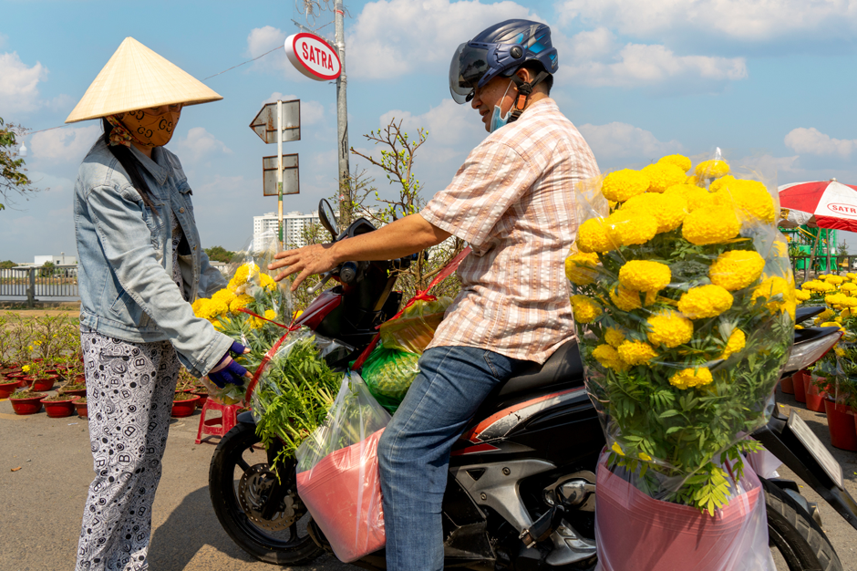 Chợ hoa Xuân Bình Điền: 11 năm miễn phí gian hàng - chào Xuân Ất Tỵ 2025 - Ảnh 1.