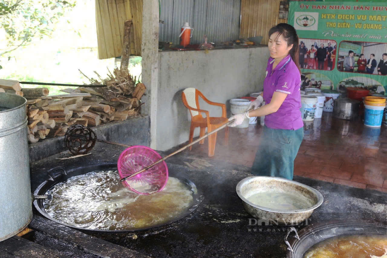 Xã nghèo miền núi Hà Tĩnh lửa lò đỏ rực nấu thứ nước ngọt ngào thu về 10 tỷ đồng trong dịp Tết Ất Tỵ - Ảnh 1.