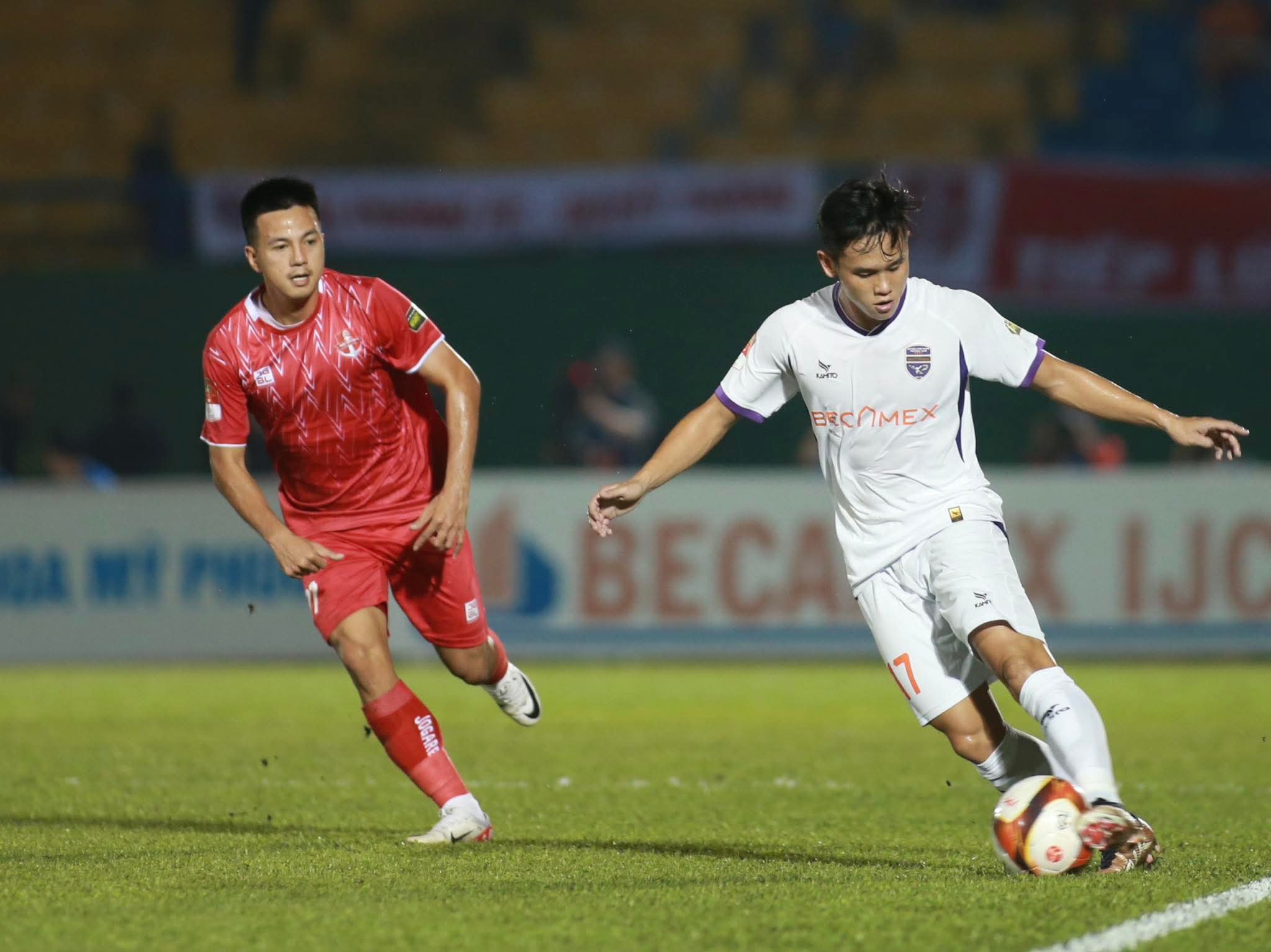 Đi tìm cầu thủ tuổi Tỵ đắt giá nhất V-League, có nhân vật dễ gây nhầm lẫn! - Ảnh 1. Đi tìm cầu thủ tuổi Tỵ đắt giá nhất V-League, có nhân vật dễ gây nhầm lẫn! - Ảnh 1.