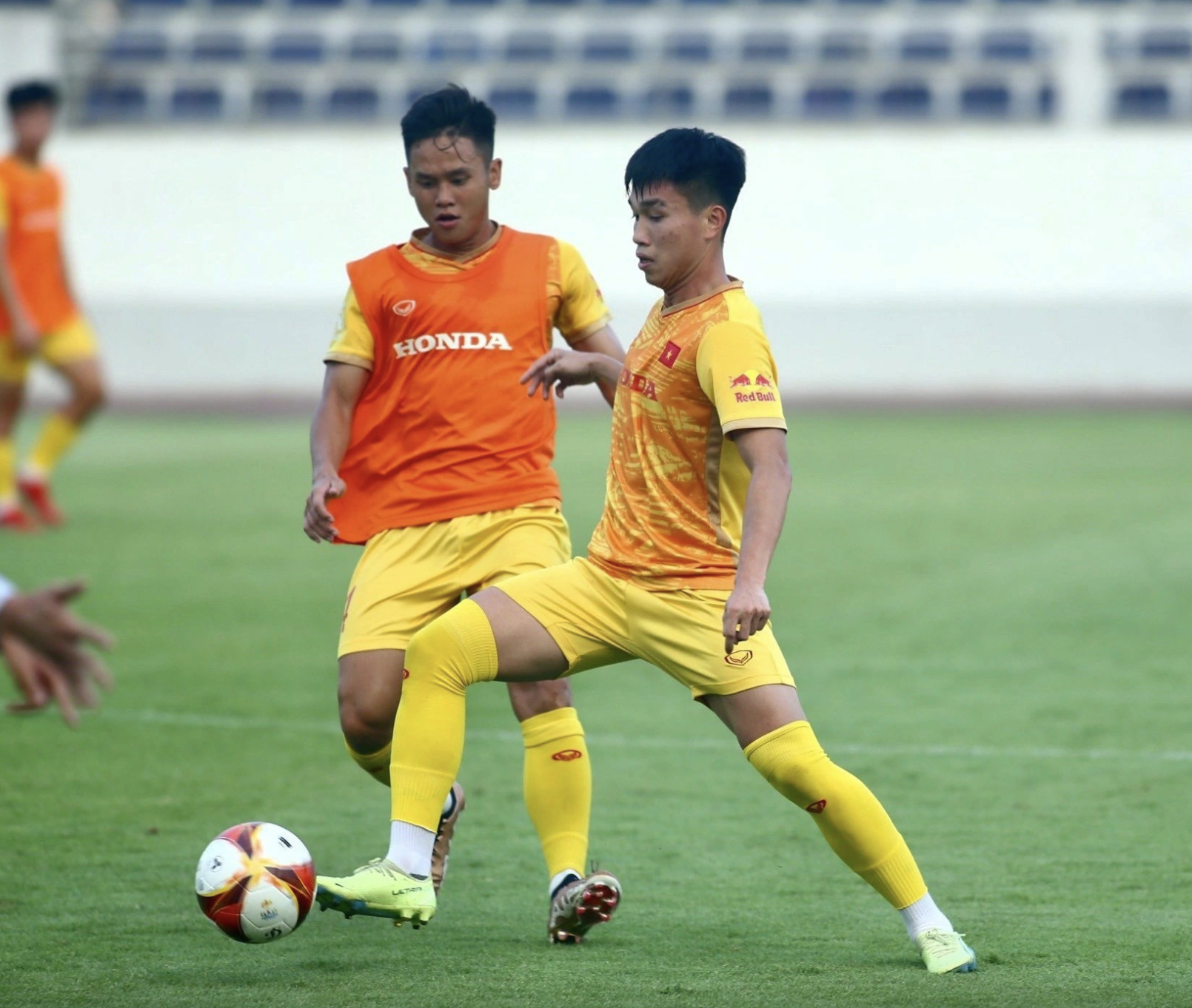 Đi tìm cầu thủ tuổi Tỵ đắt giá nhất V-League, có nhân vật dễ gây nhầm lẫn! - Ảnh 3. Đi tìm cầu thủ tuổi Tỵ đắt giá nhất V-League, có nhân vật dễ gây nhầm lẫn! - Ảnh 3.