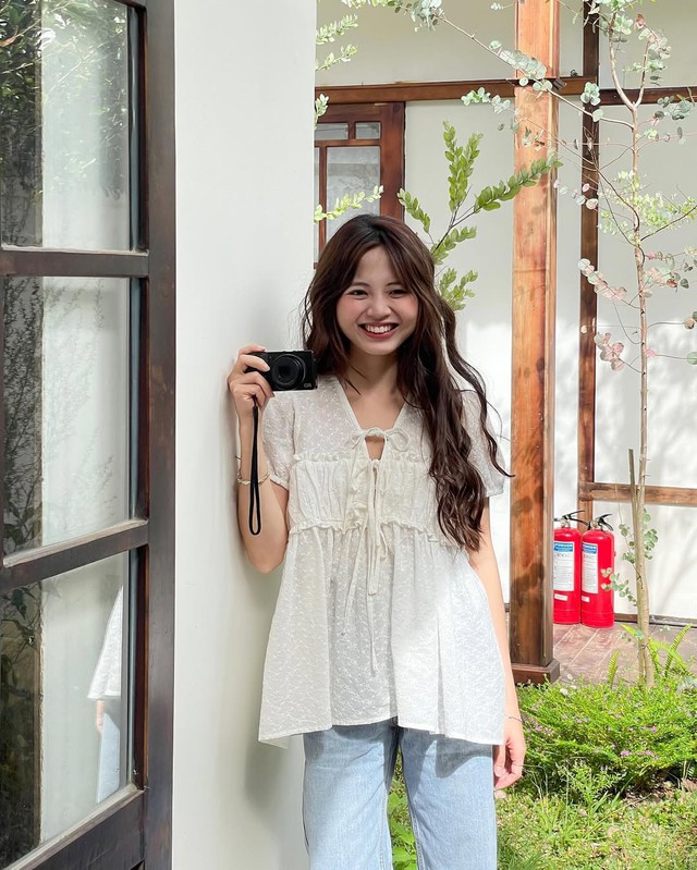 Diện áo babydoll thế nào để vừa xinh xắn vừa thanh lịch?- Ảnh 1. Diện áo babydoll thế nào để vừa xinh xắn vừa thanh lịch?- Ảnh 1.