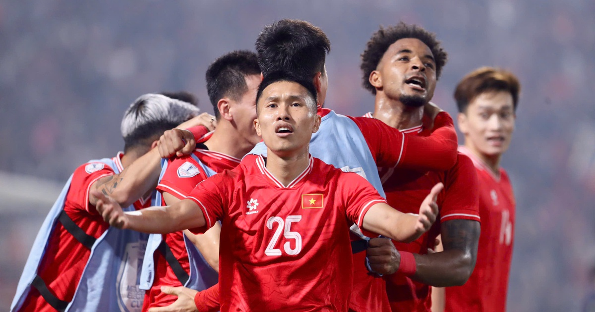 Doan Ngoc Tan não voltou para casa imediatamente após a partida final na Tailândia. Por quê? - Foto 1. Doãn Ngọc Tân không về nước ngay sau đại chiến chung kết tại Thái Lan, tại sao?- Ảnh 1.